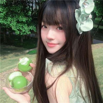 泡沫欢腾的香槟美酒